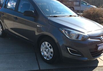 Hyundai i20 74.546 km 6.890 &euro; Neuensalz - Mechelgrün 08541