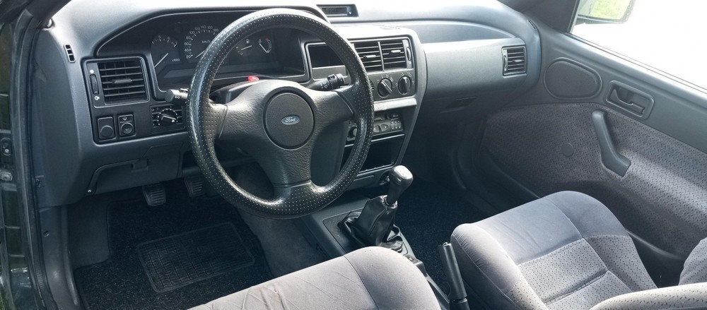 Ford Escort 155.784 km 2.500 &euro; Trogen 95183